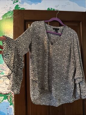 Joan Vass Black and White Floral V-Neck Ruffle Sleeve Blouse